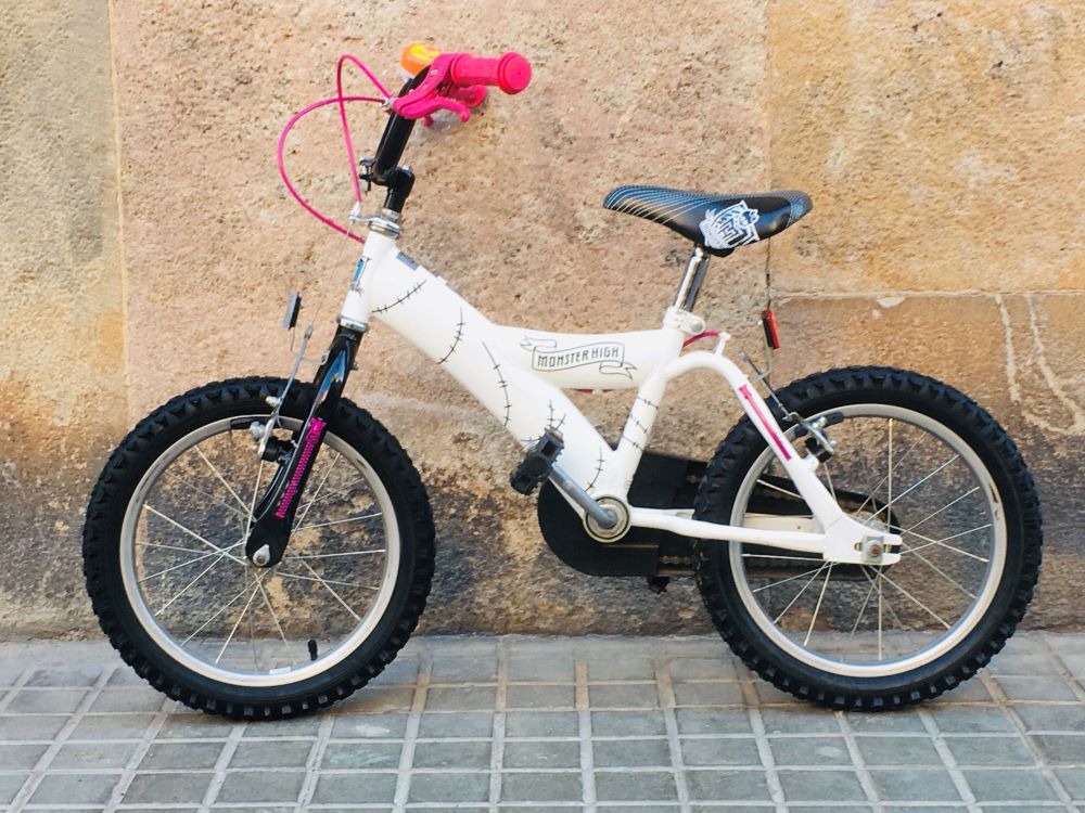 Monster high shop 16 inch bike